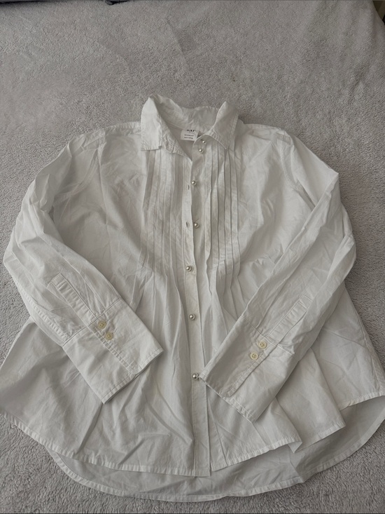 GAP Tops - GAP White Pleated Button-Up Blouse